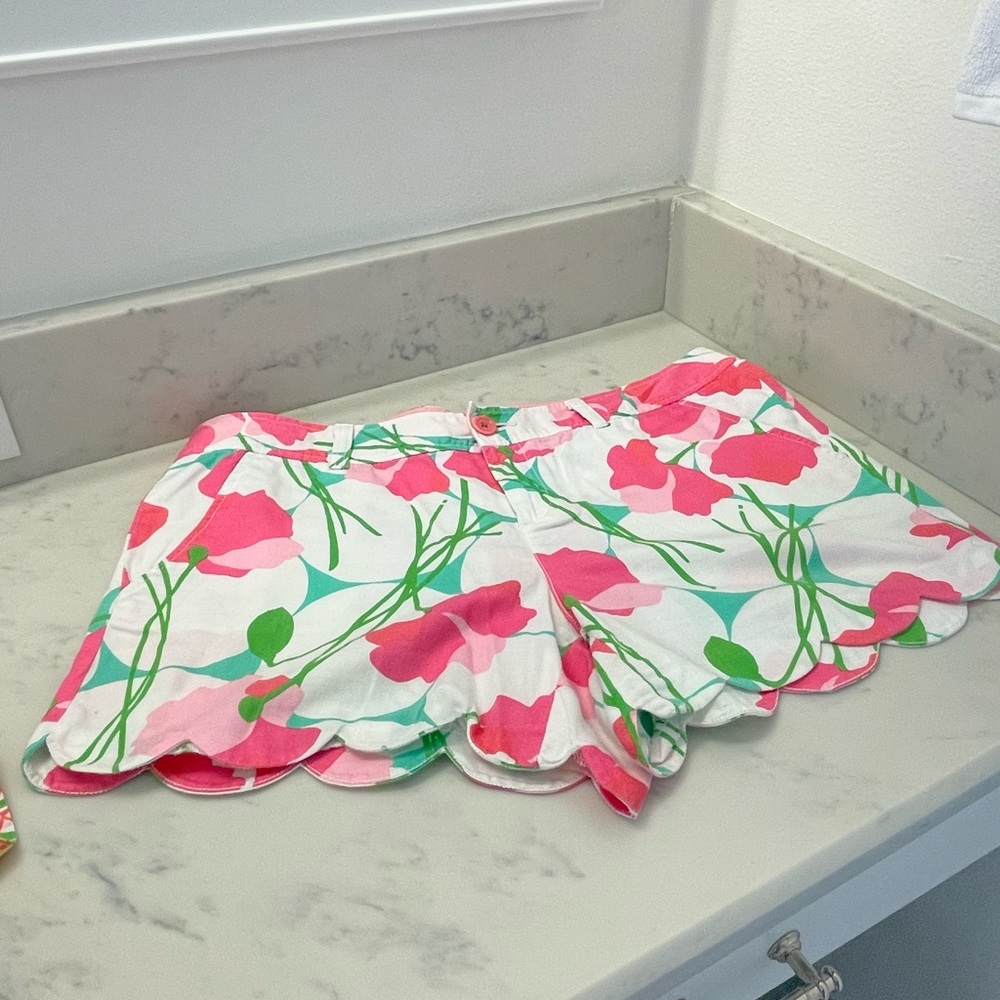 Lilly Pulitzer shorts - scalloped edge